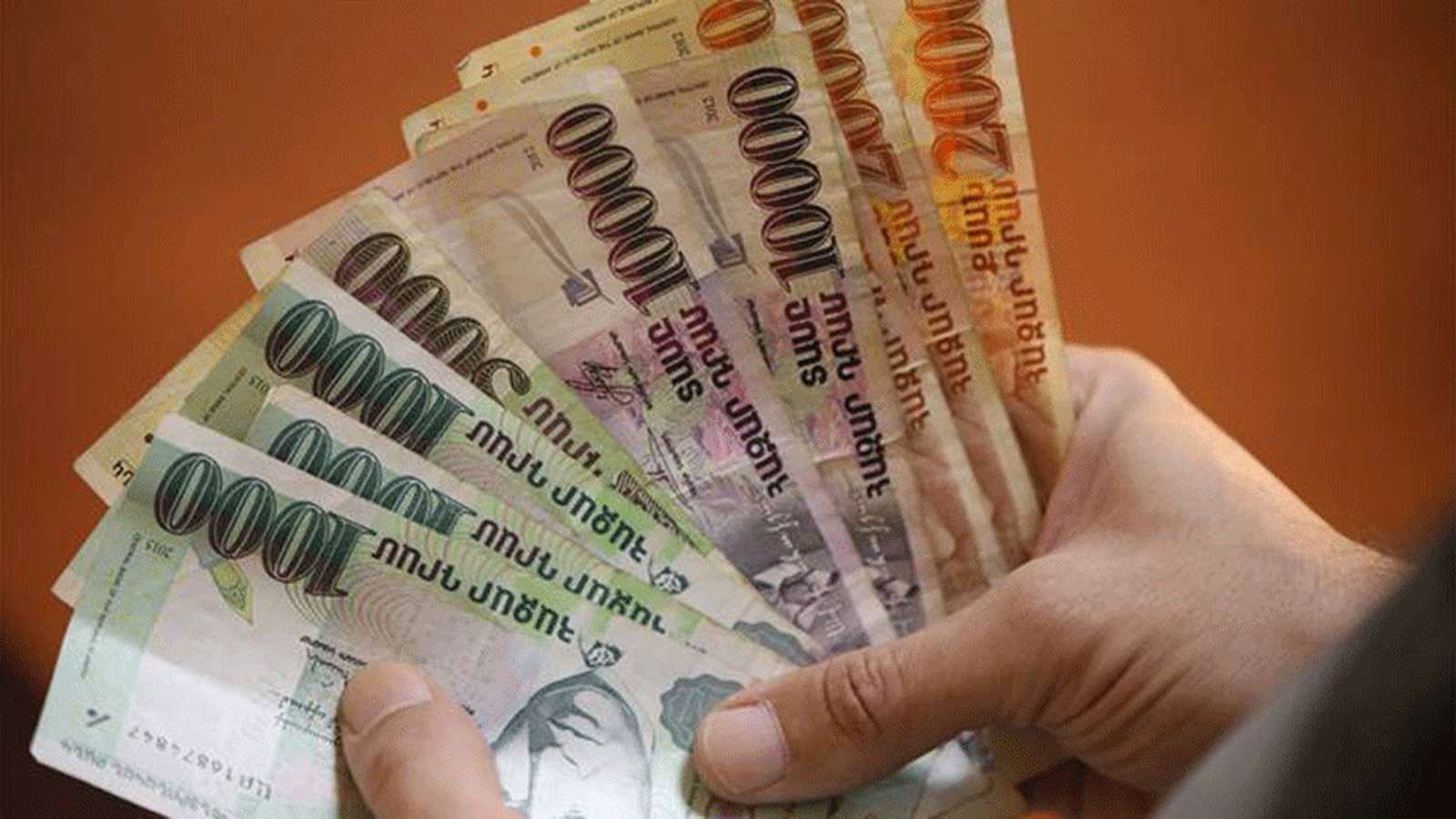Քանի դեռ ժողովուրդը ձգում է գոտիները՝ՔՊ-ի կառավարությունը չինովնիկներին միլիոնավոր դոլարների պարգևավճարներ է բաժանում