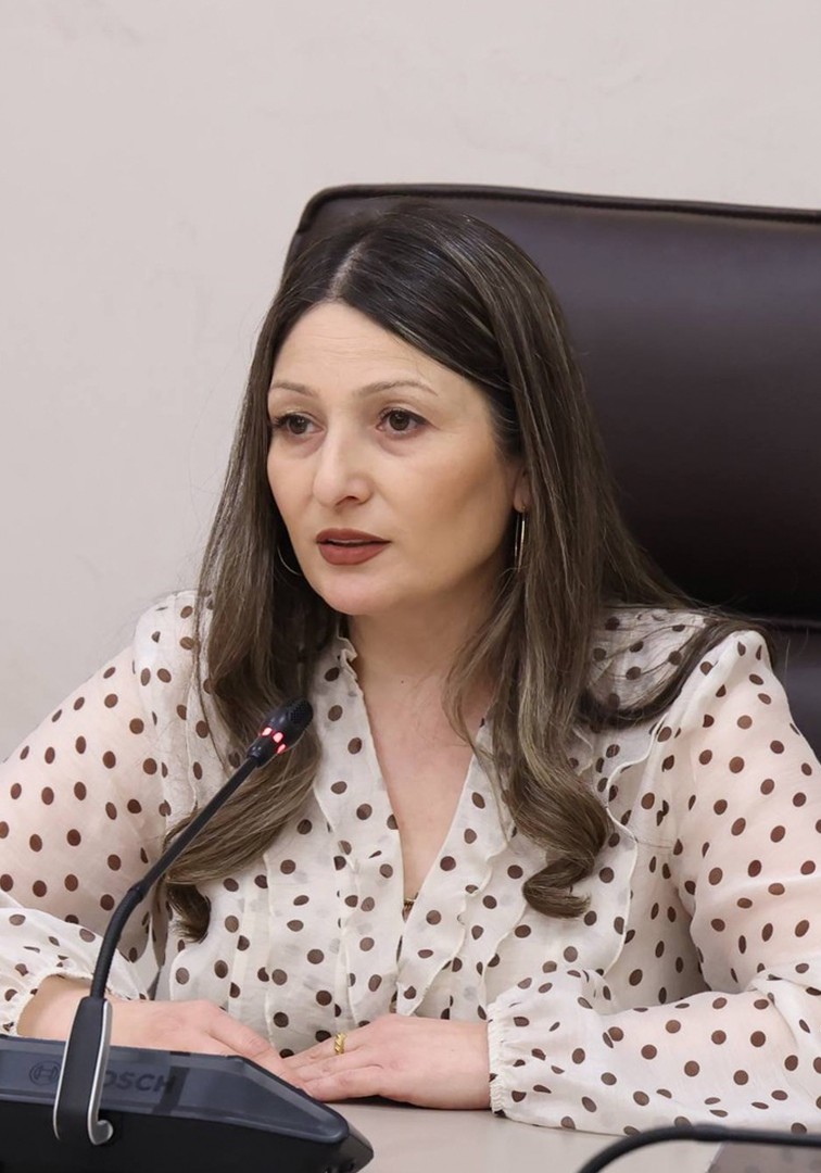 Էսթեր Այվազյանը